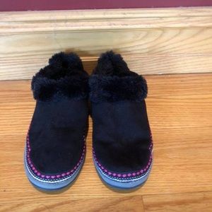 Women’s size 5 slippers